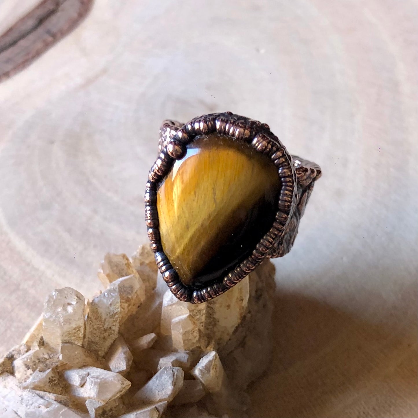 TIGER EYE