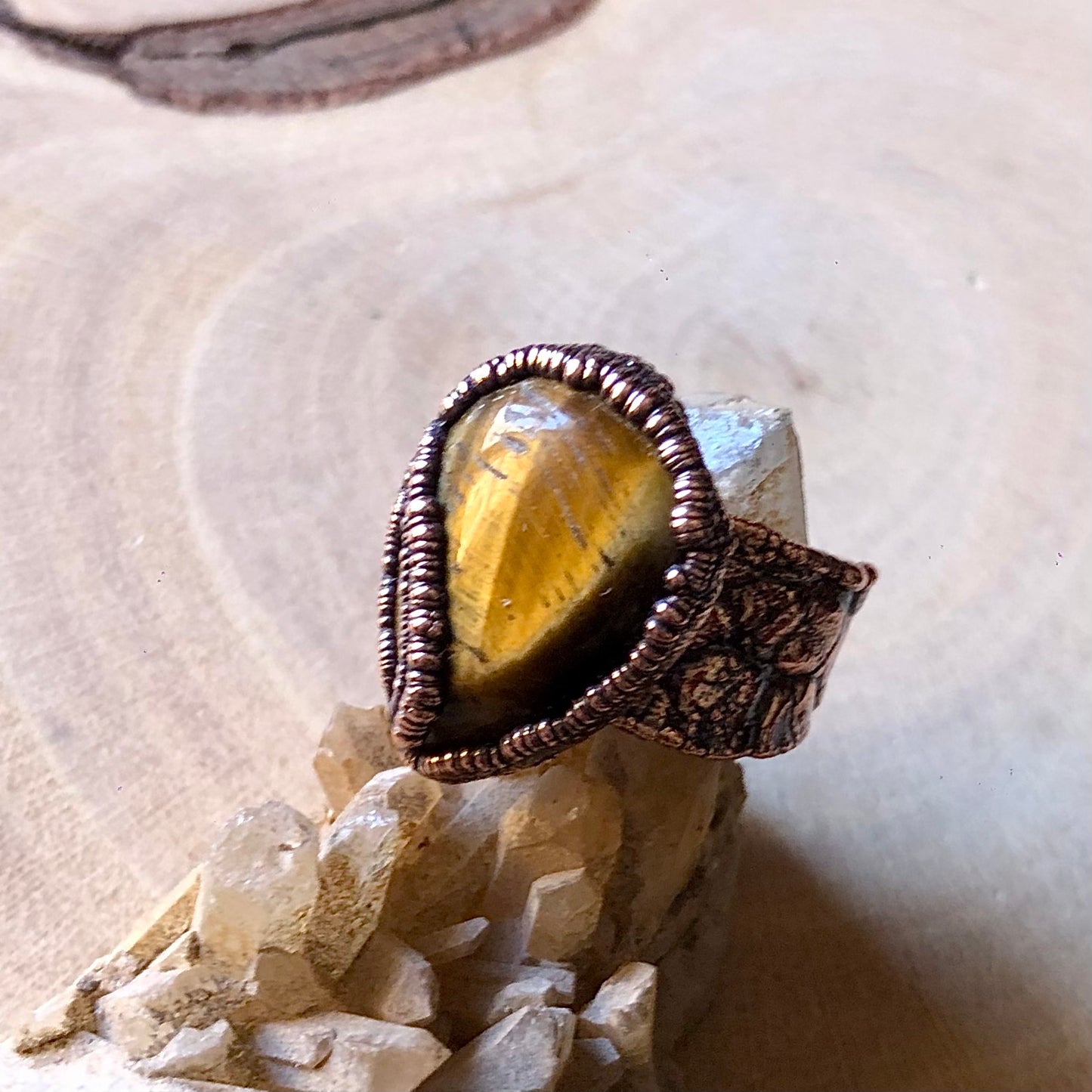 TIGER EYE