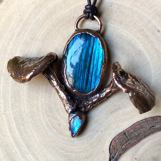 MUSHROOMS, LABRADORITE & MOONSTONE