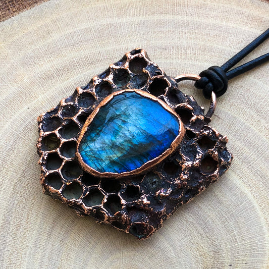 NATURAL HONEYCOMB & LABRADORITE