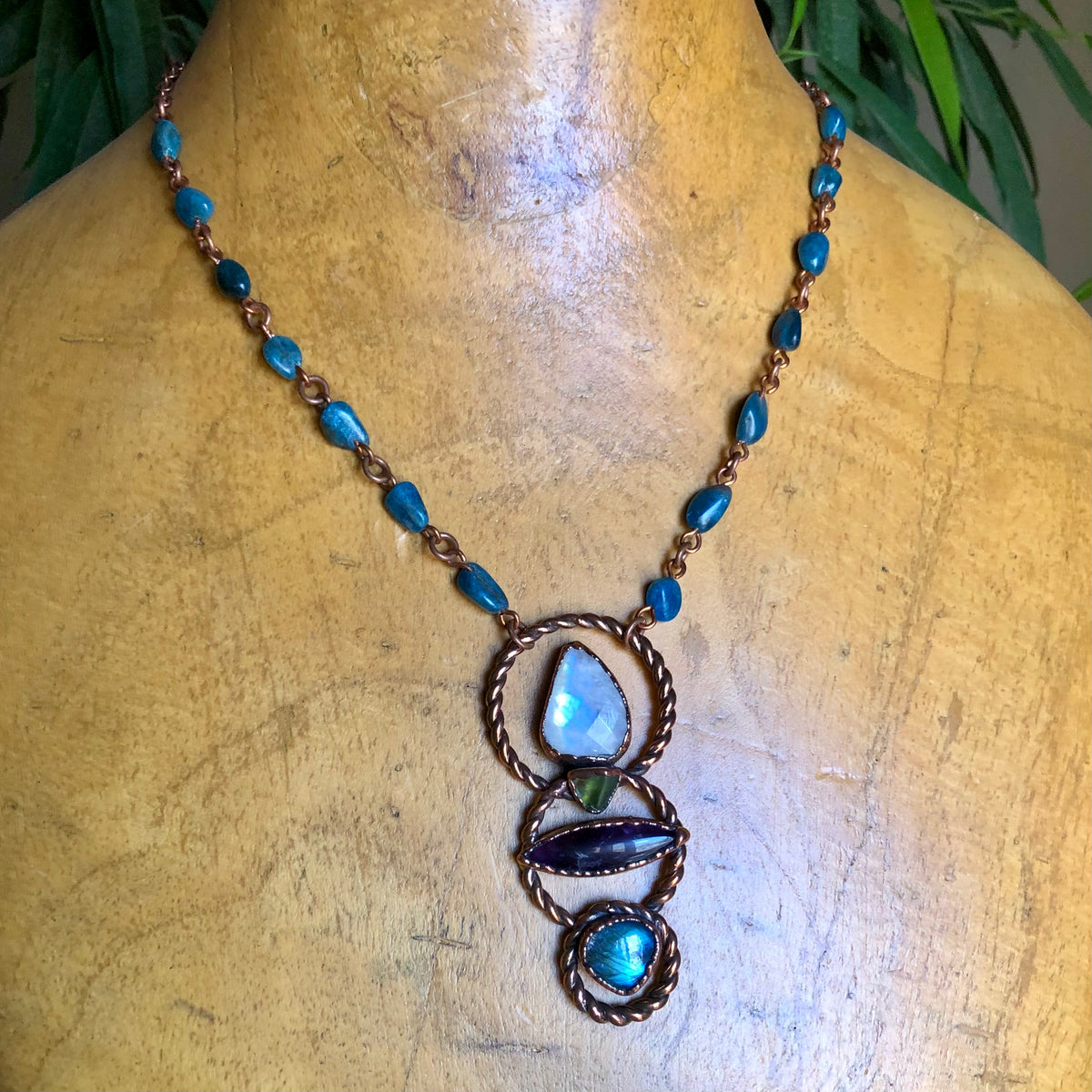 MOONSTONE, PERIDOT, AMETHYST, LABRADORITE & APATITE