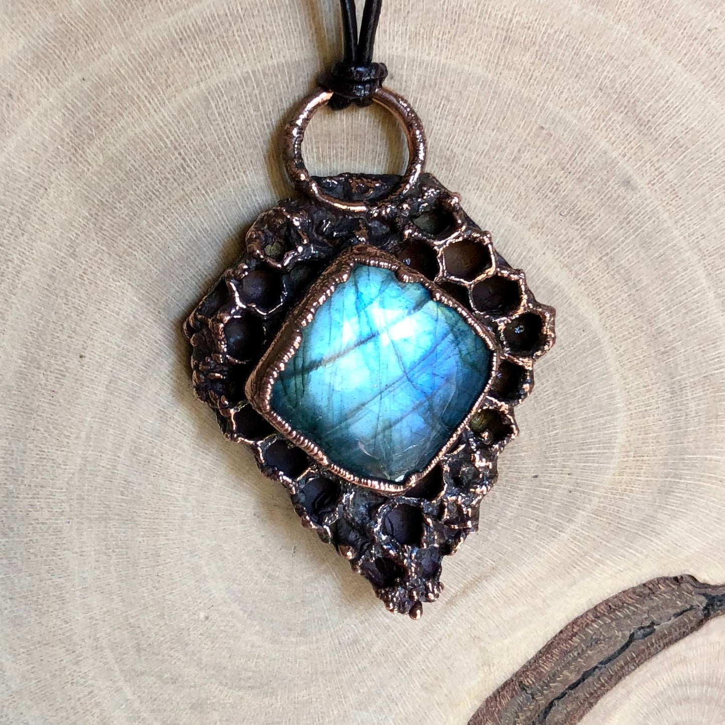 HONEYCOMB & LABRADORITE