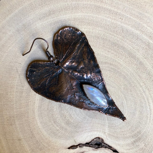 NATURAL LEAF & MOONSTONE SINGLE EARRING