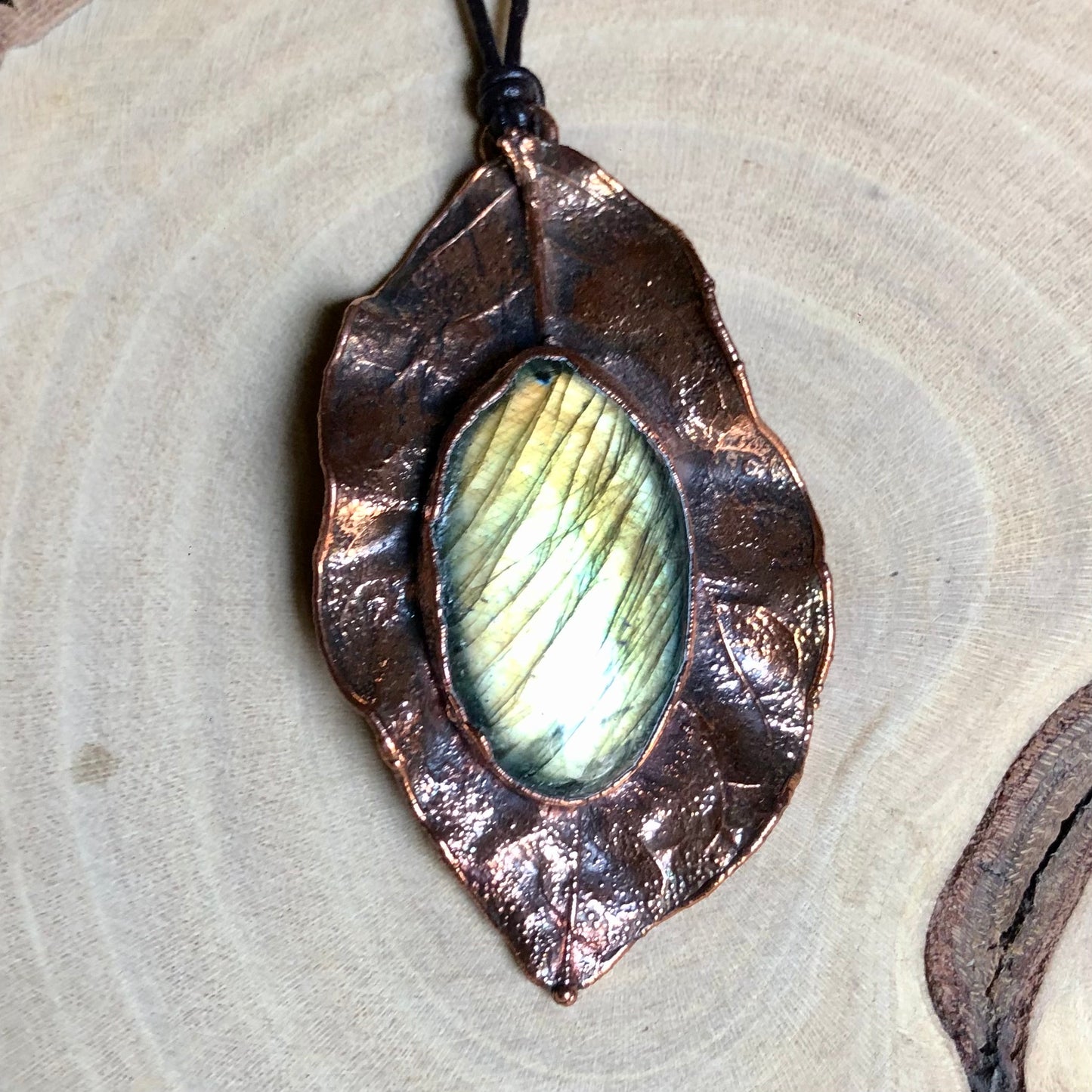 NATURAL JASMINE LEAF & LABRADORITE