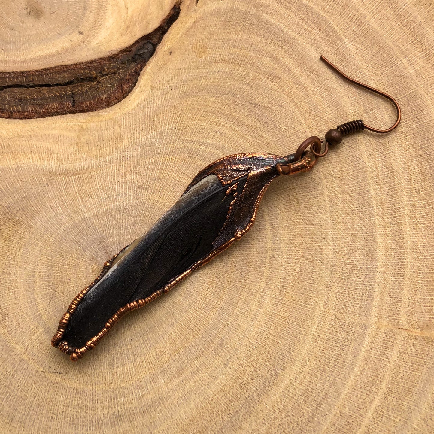 BLACK & WHITE PARROT FEATHER SINGLE EARRING