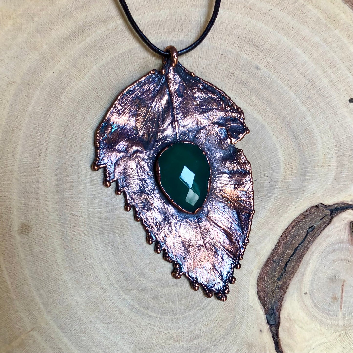 NATURAL HIBISCUS LEAF & GREEN AGATE