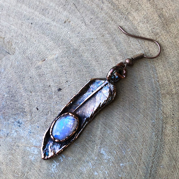 PIGEON FEATHER & MOONSTONE SINGLE EARRING