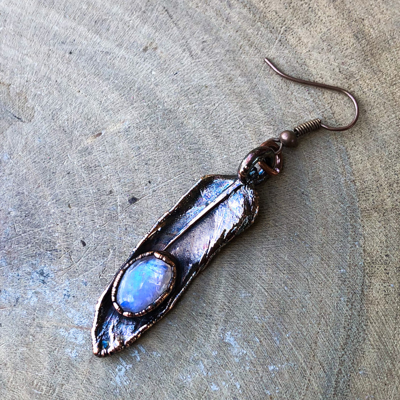 PIGEON FEATHER & MOONSTONE SINGLE EARRING