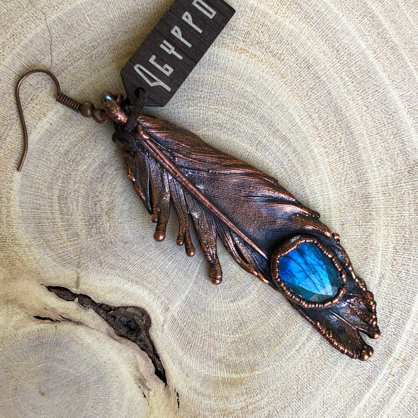 PIGEON FEATHER & LABRADORITE SINGLE EARRING