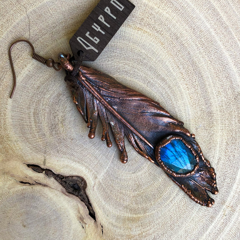 PIGEON FEATHER & LABRADORITE SINGLE EARRING