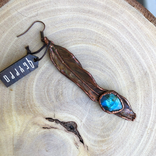 PIGEON FEATHER & LABRADORITE SINGLE EARRING