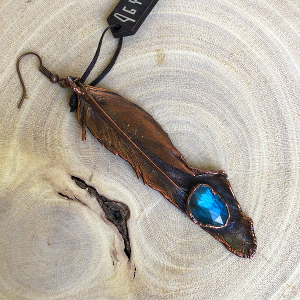 PIGEON FEATHER & LABRADORITE SINGLE EARRING