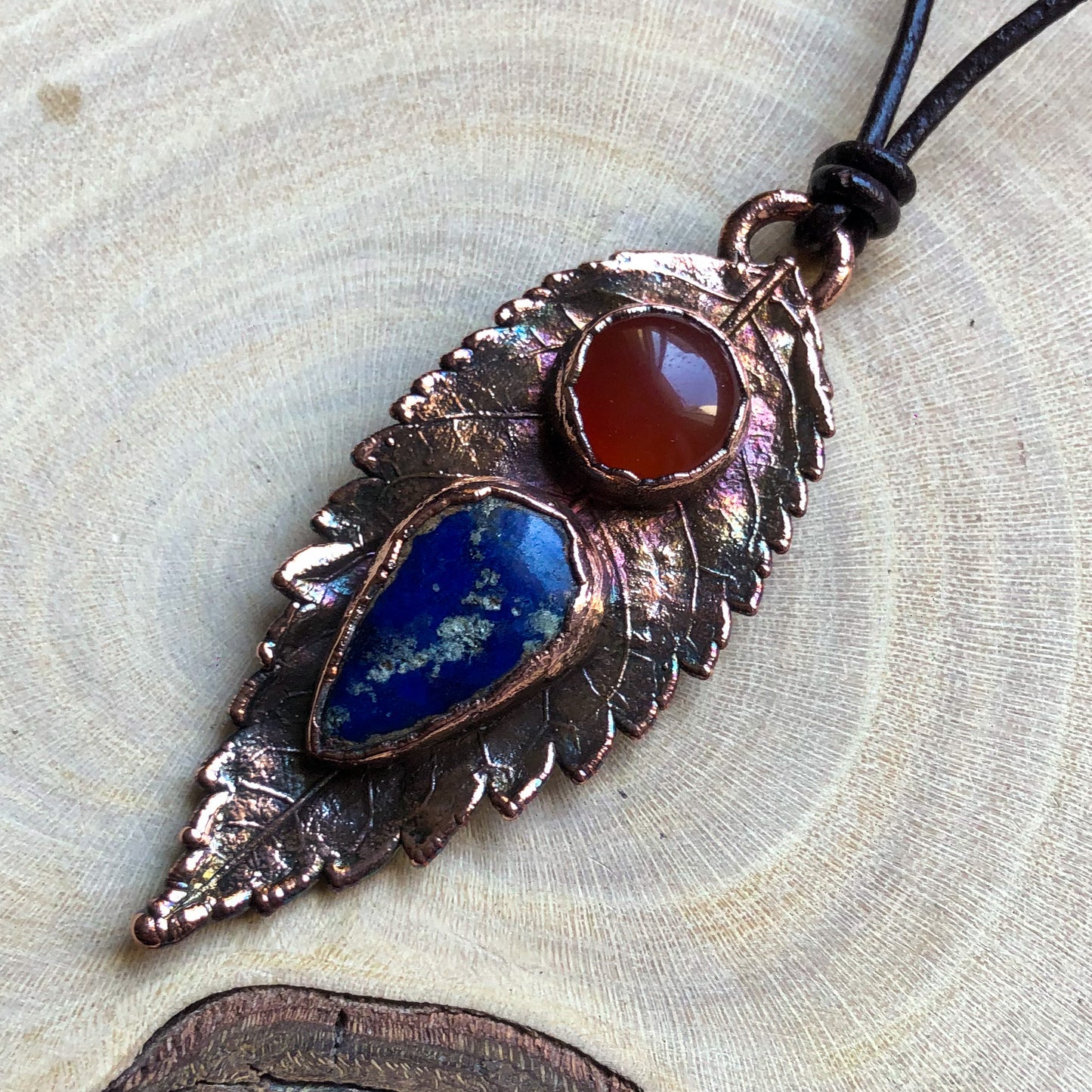 NATURAL LEAF WITH CARNELIAN & LAPIS LAZULI