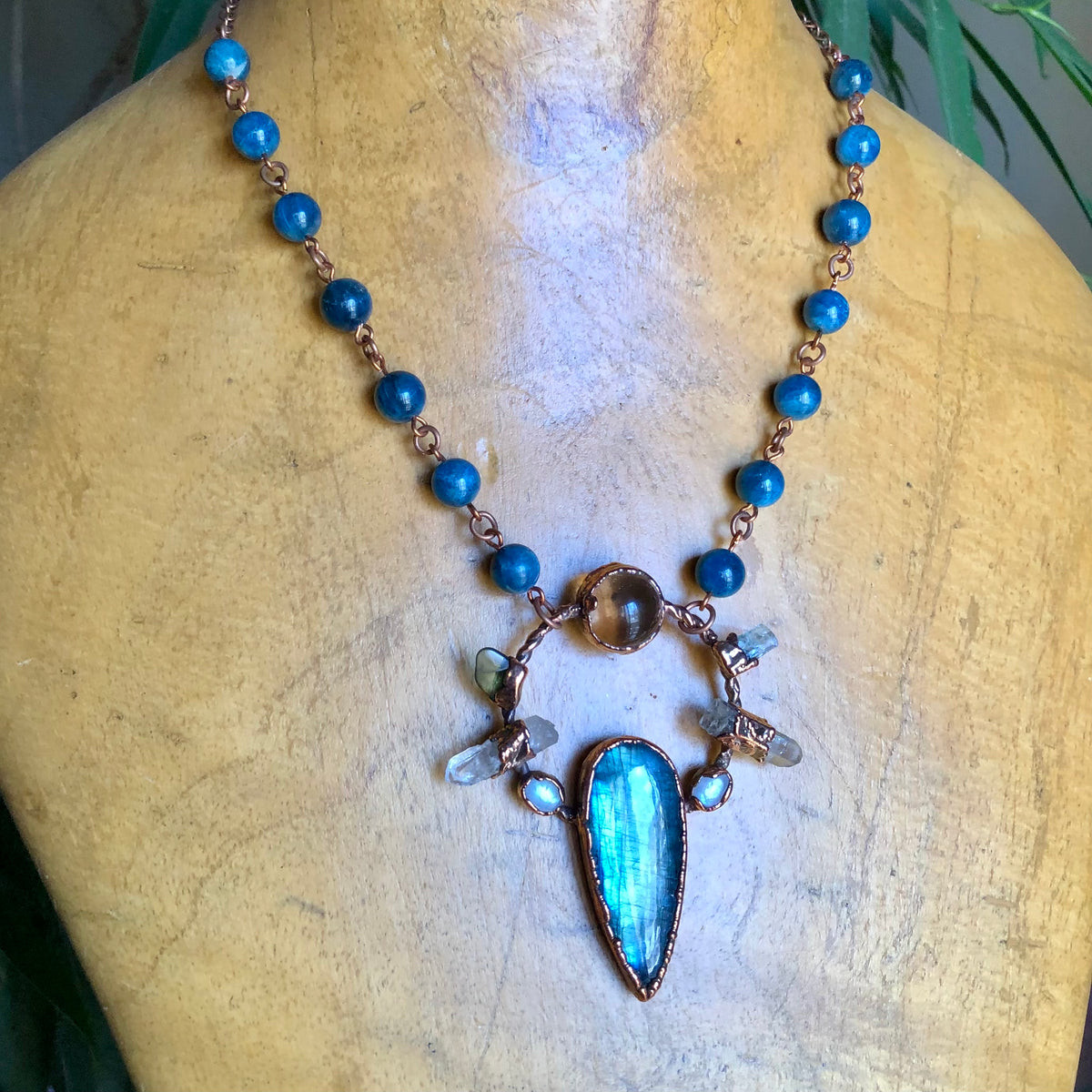 LABRADORITE, MOONSTONE, QUARTZ, PERIDOT, AQUAMARINE, APATITE
