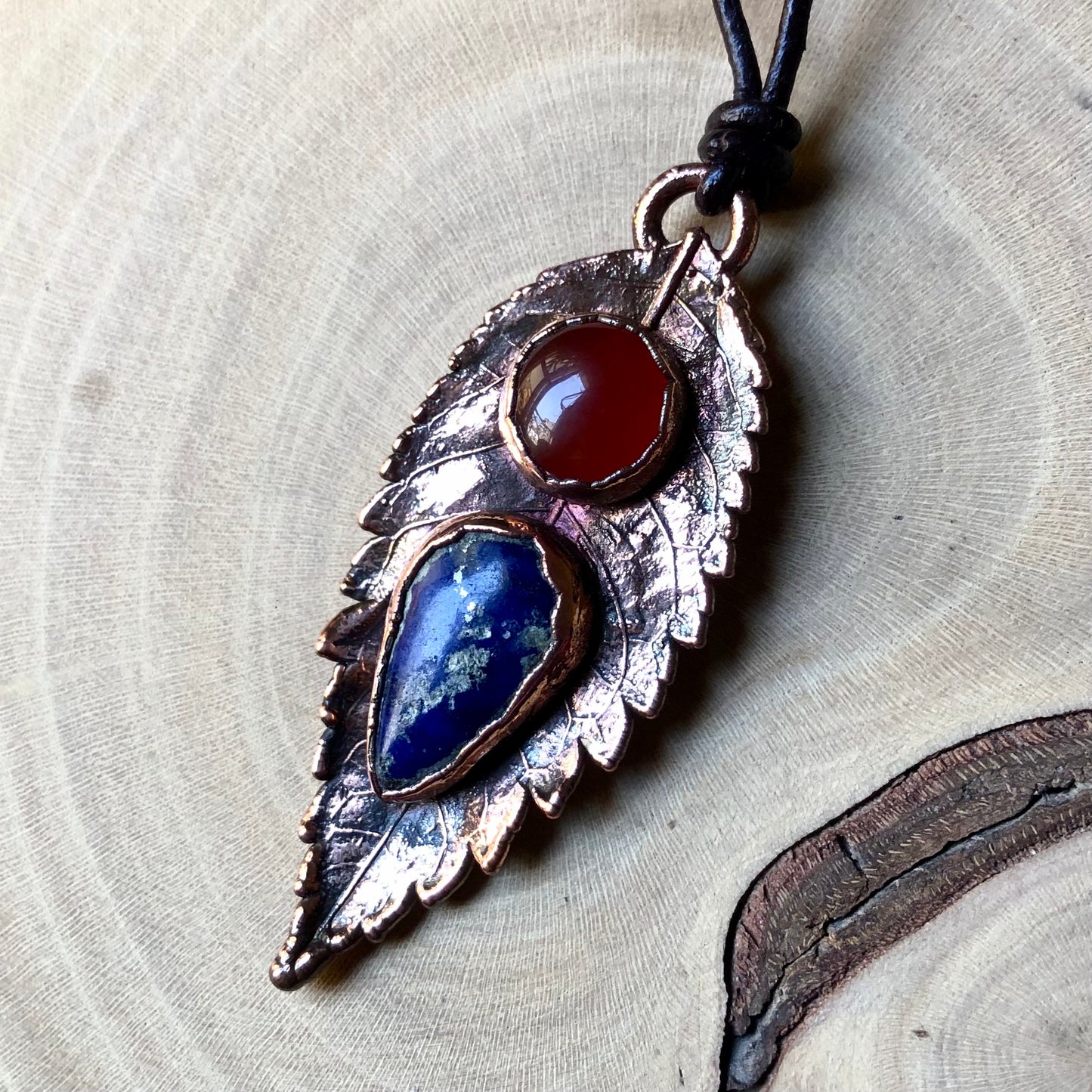 NATURAL LEAF, CARNELIAN & LAPIS LAZULI