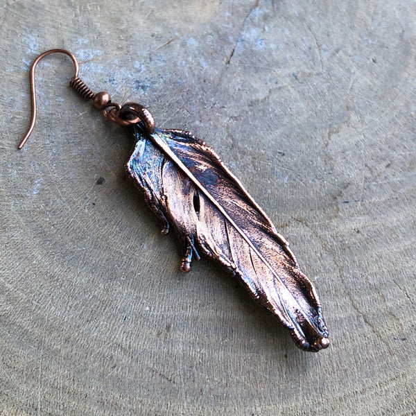 PIGEON FEATHER SINGLE EARRING