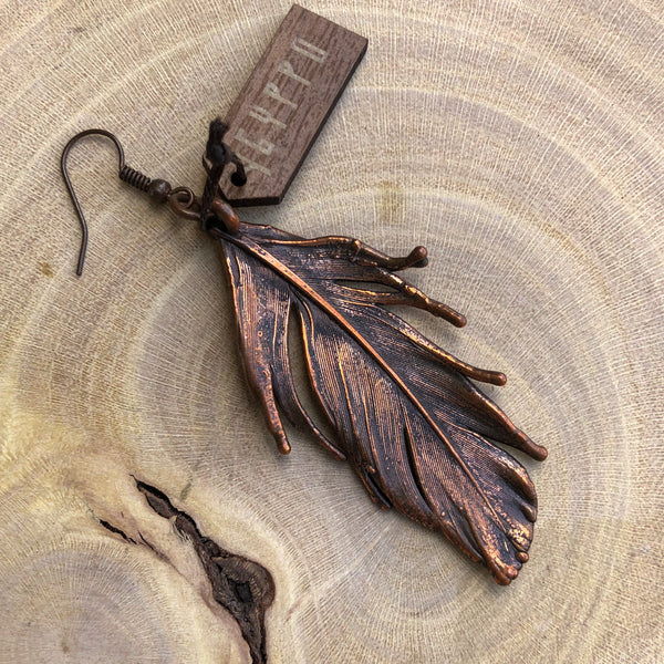 NATURAL PIGEON FEATHER SINGLE EARRING