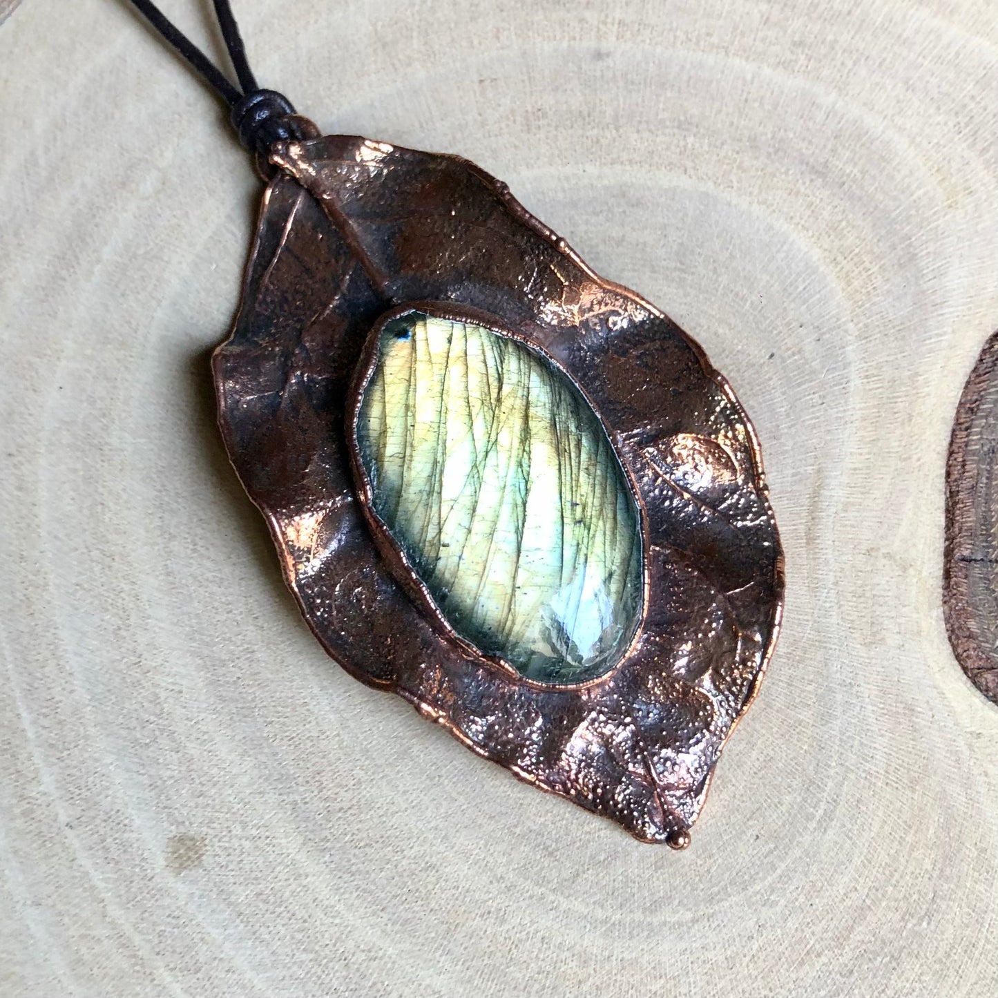 NATURAL JASMINE LEAF & LABRADORITE