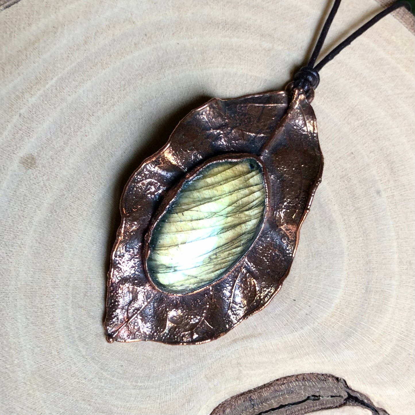 NATURAL JASMINE LEAF & LABRADORITE