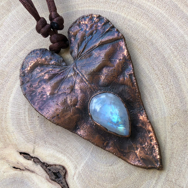 NATURAL LEAF & MOONSTONE
