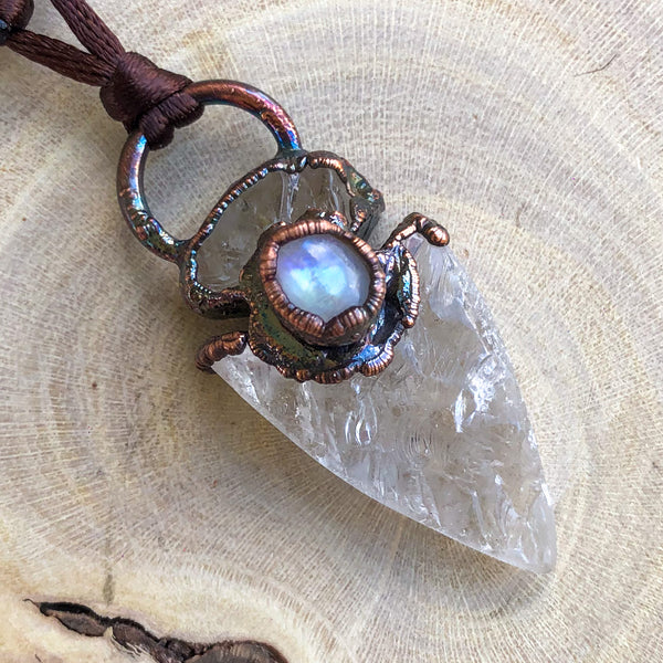 QUARTZ & MOONSTONE
