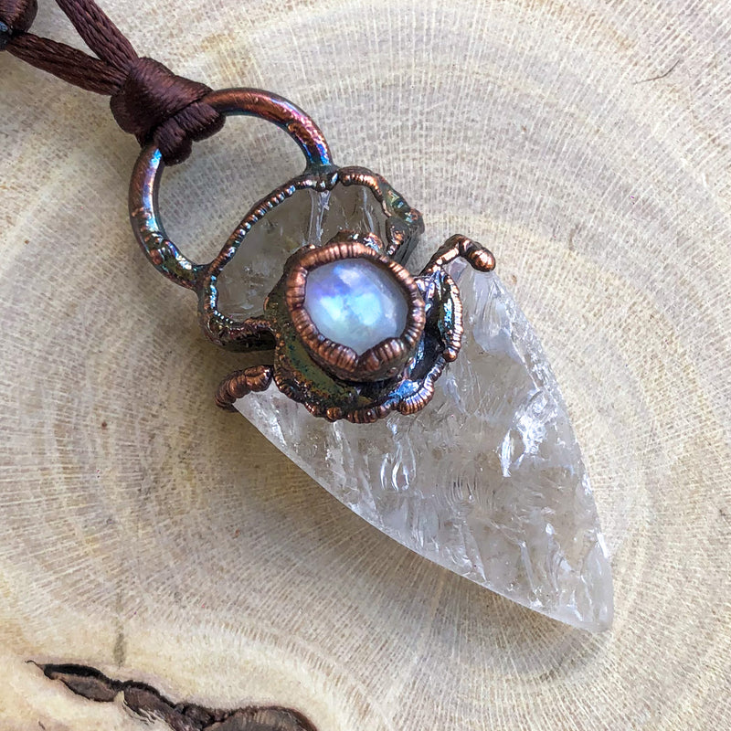 QUARTZ & MOONSTONE