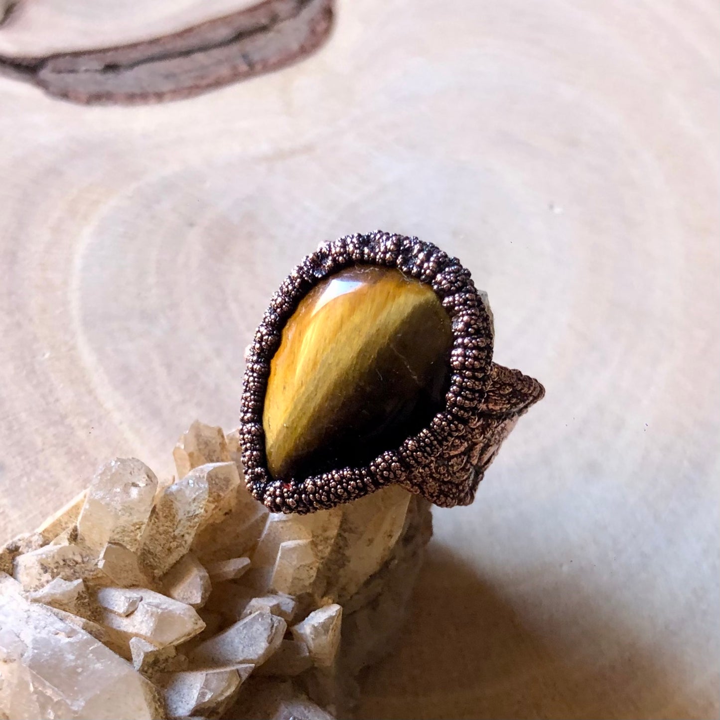 TIGER EYE