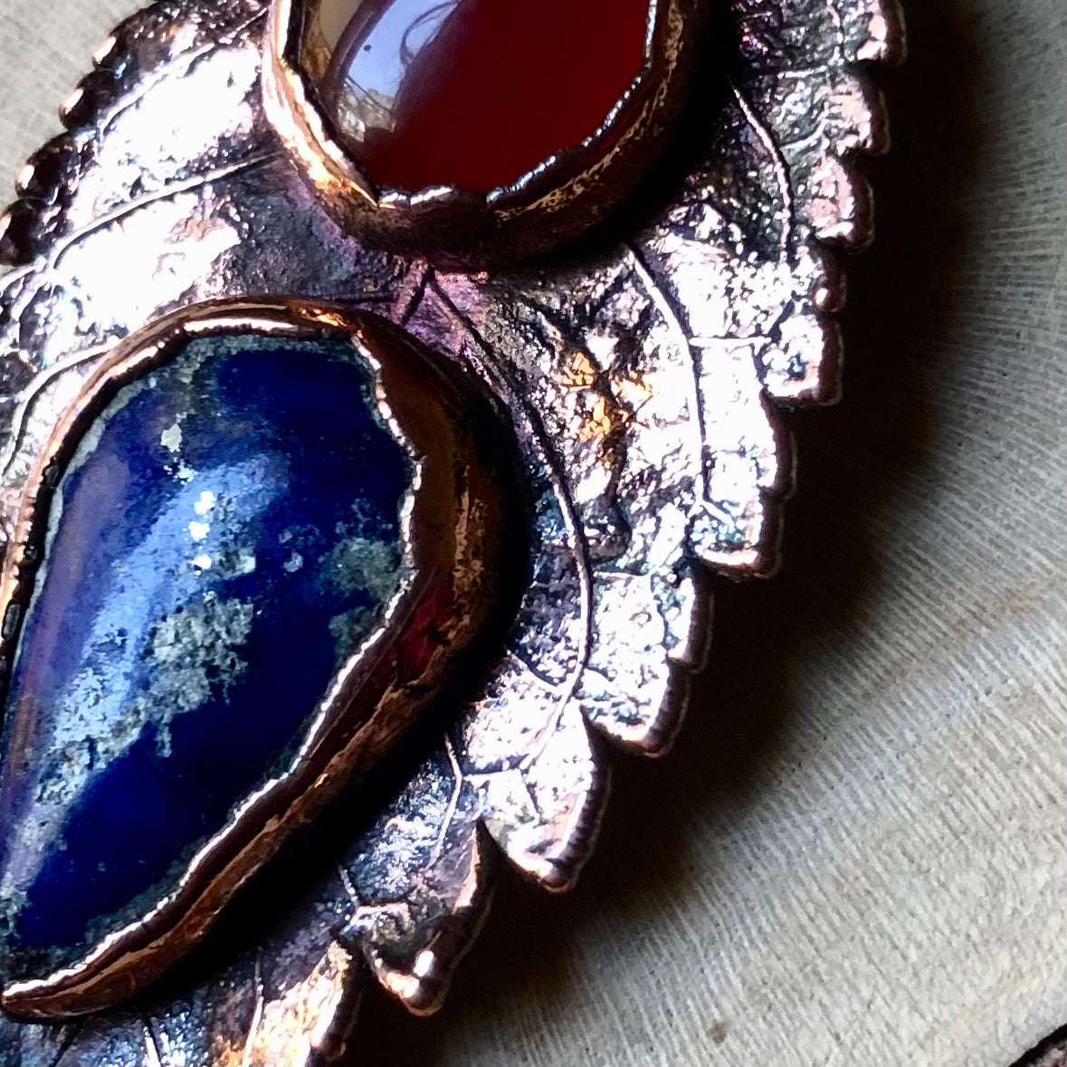 NATURAL LEAF, CARNELIAN & LAPIS LAZULI