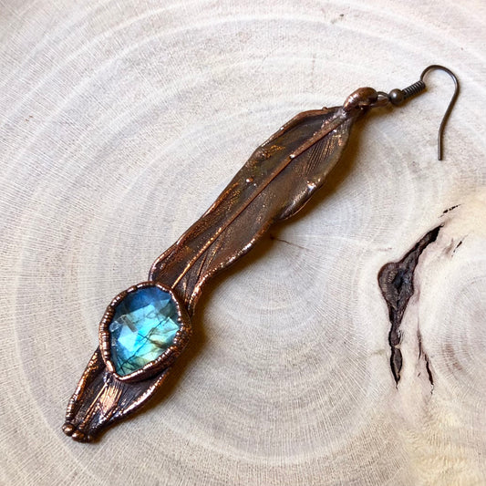 PIGEON FEATHER & LABRADORITE SINGLE EARRING