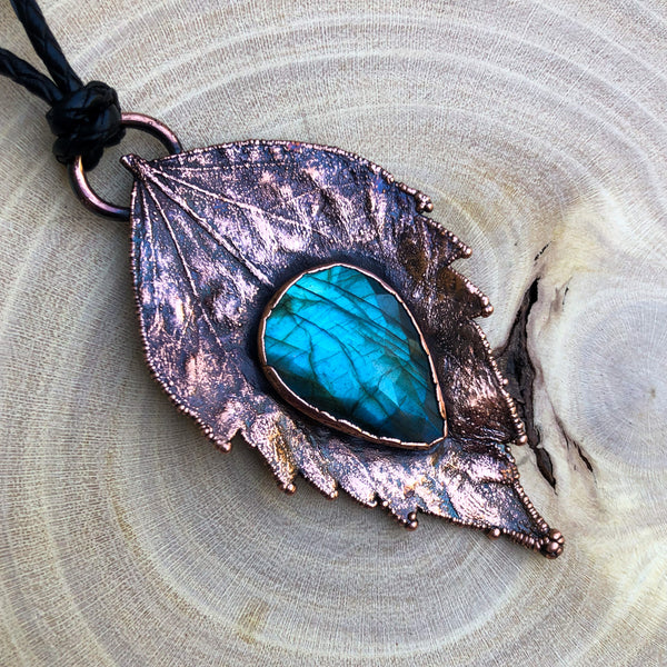 NATURAL LEAF & LABRADORITE