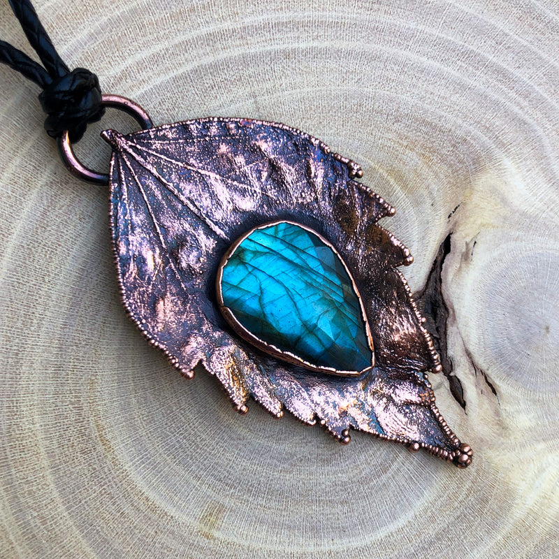NATURAL LEAF & LABRADORITE