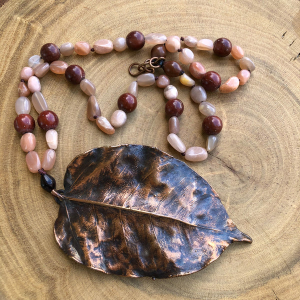 NATURAL LEAF & PEACH MOONSTONE
