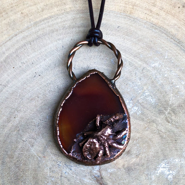 NATURAL SPIDER ON AGATE